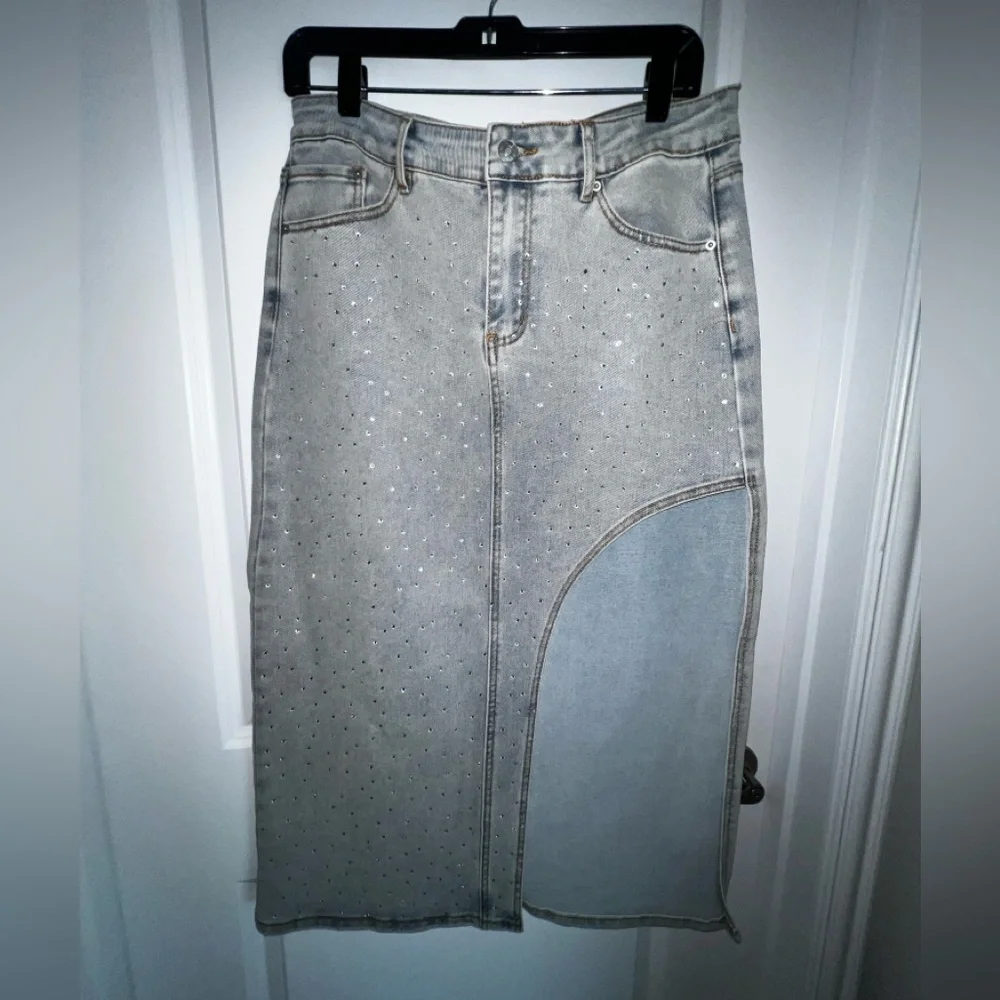 NWT Cute Rhinestone Denim Skirt, Size Medium - Picture 2 of 5